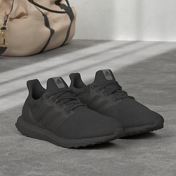 NWT adidas Women’s Ultraboost 1.0 Sneaker Black/Black/Beam Pink Size 6 Running